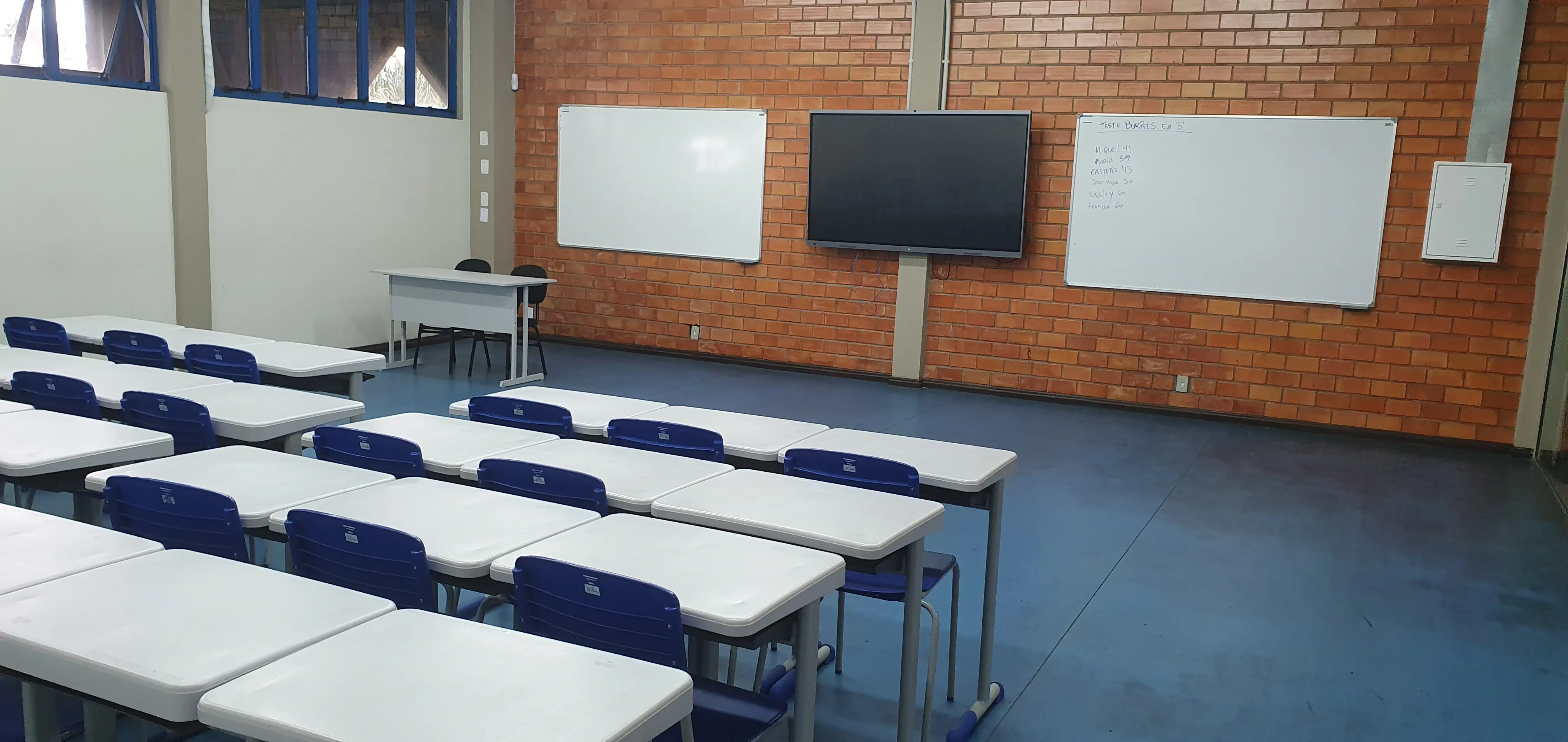 Imagem de uma sala de aula do Instituto Federal de Educação, Ciência e Tecnologia Sul-rio-grandense (IFSul)